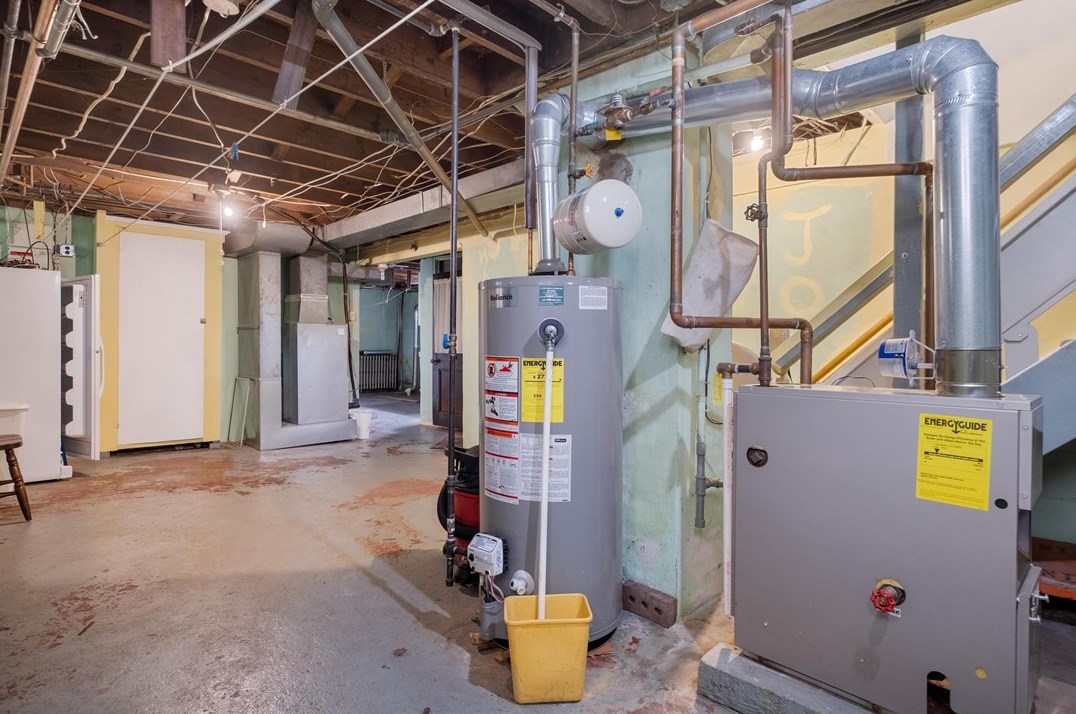 704 Louann St, Pittsburgh PA  15223-1024 exterior