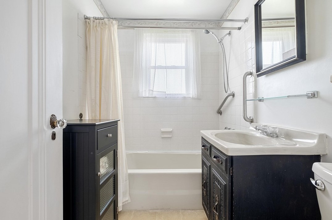 704 Louann St, Pittsburgh PA  15223-1024 exterior