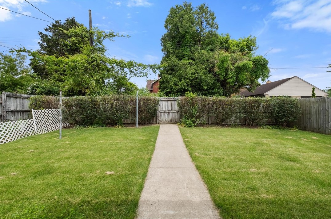 704 Louann St, Pittsburgh PA  15223-1024 exterior