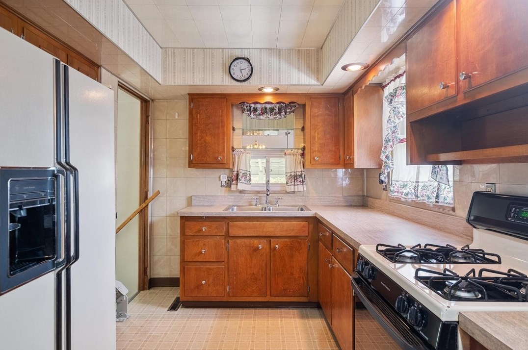 704 Louann St, Pittsburgh PA  15223-1024 exterior