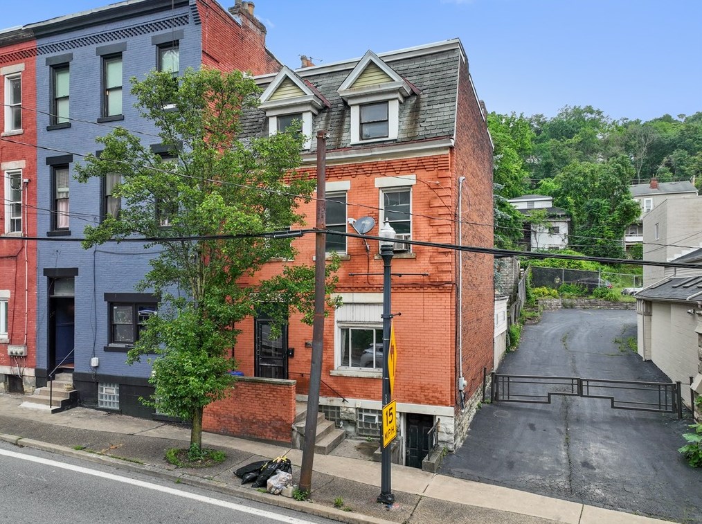 516 S Main St, Penn Hills, PA 15220