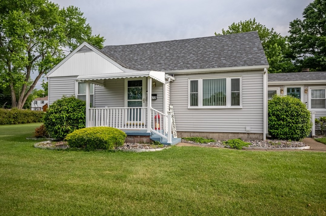 1977 Shadyside Dr, Hermitage, PA 16148