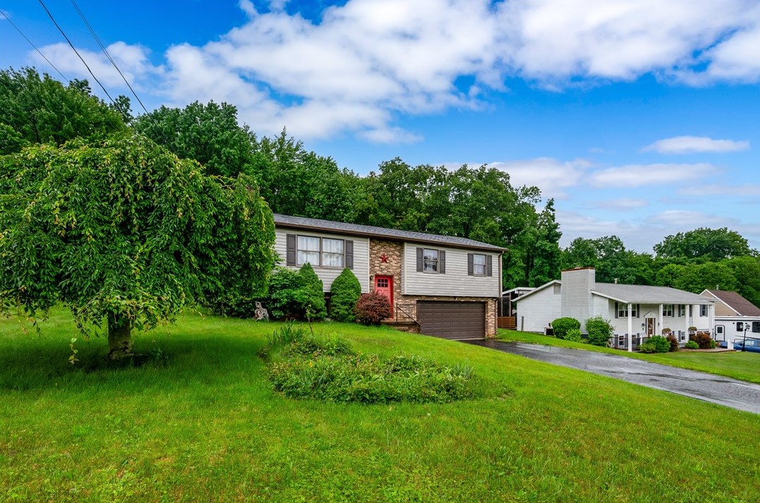 209 Ridge Rd, Butler, PA 16001