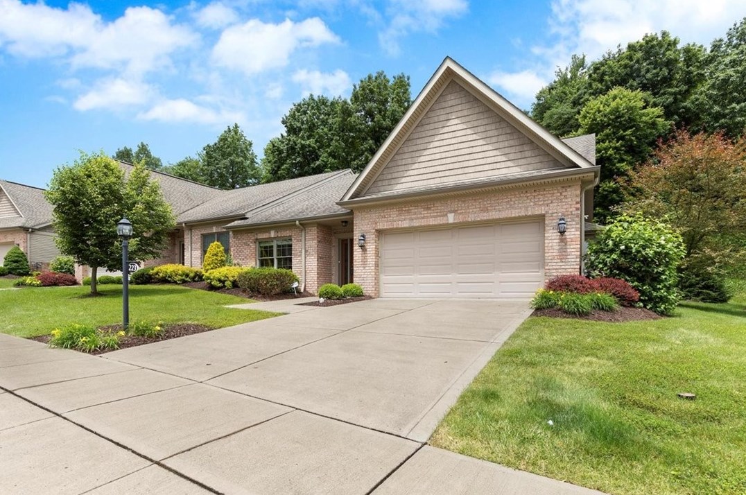 223 Lenox Ct, Imperial, PA 15126-1275