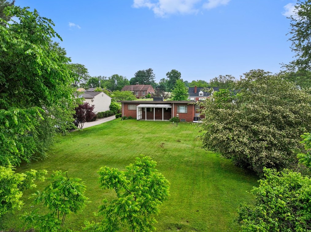589 Franklin Farms Rd, Washington, PA 15301-5859