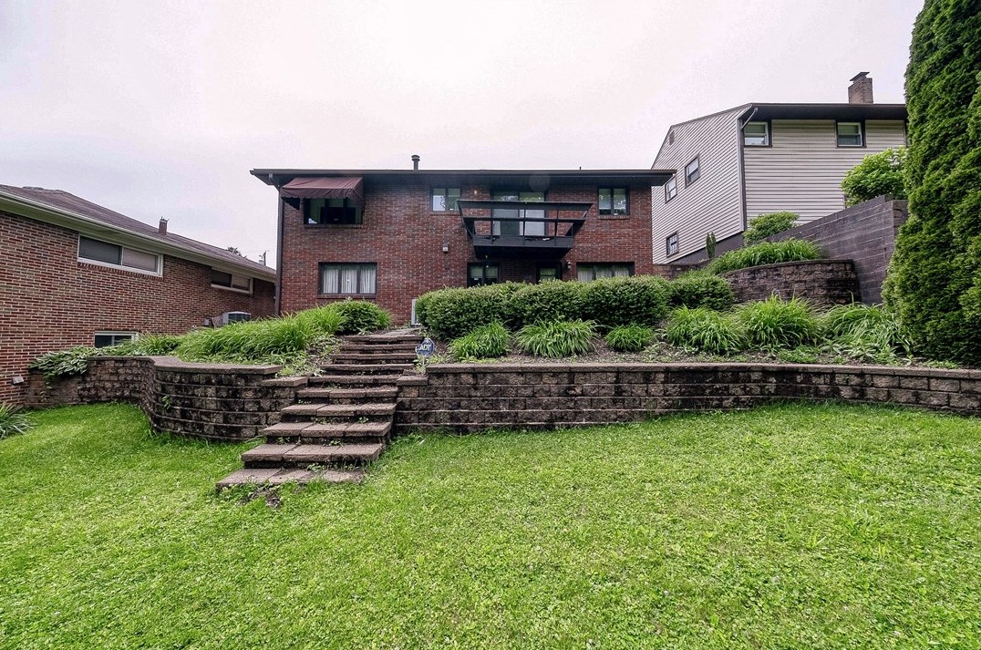 705 Smiley St, Ellwood City, PA 16117