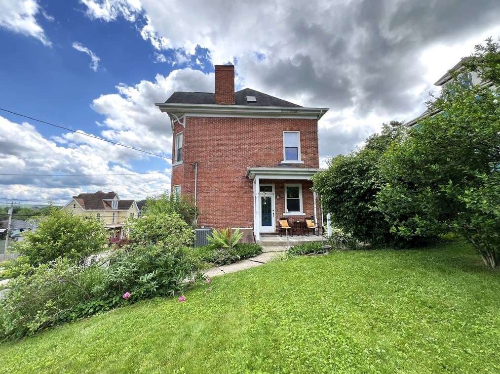 41 Grant St, Greensburg PA  15601-1833 exterior