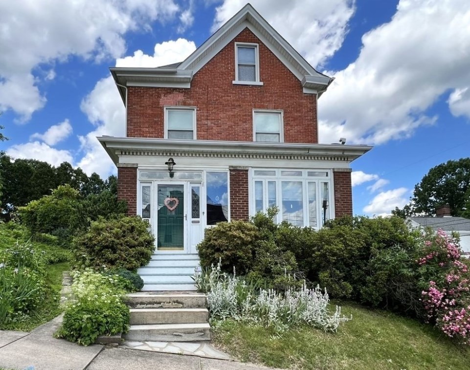 41 Grant St, Greensburg PA  15601-1833 exterior