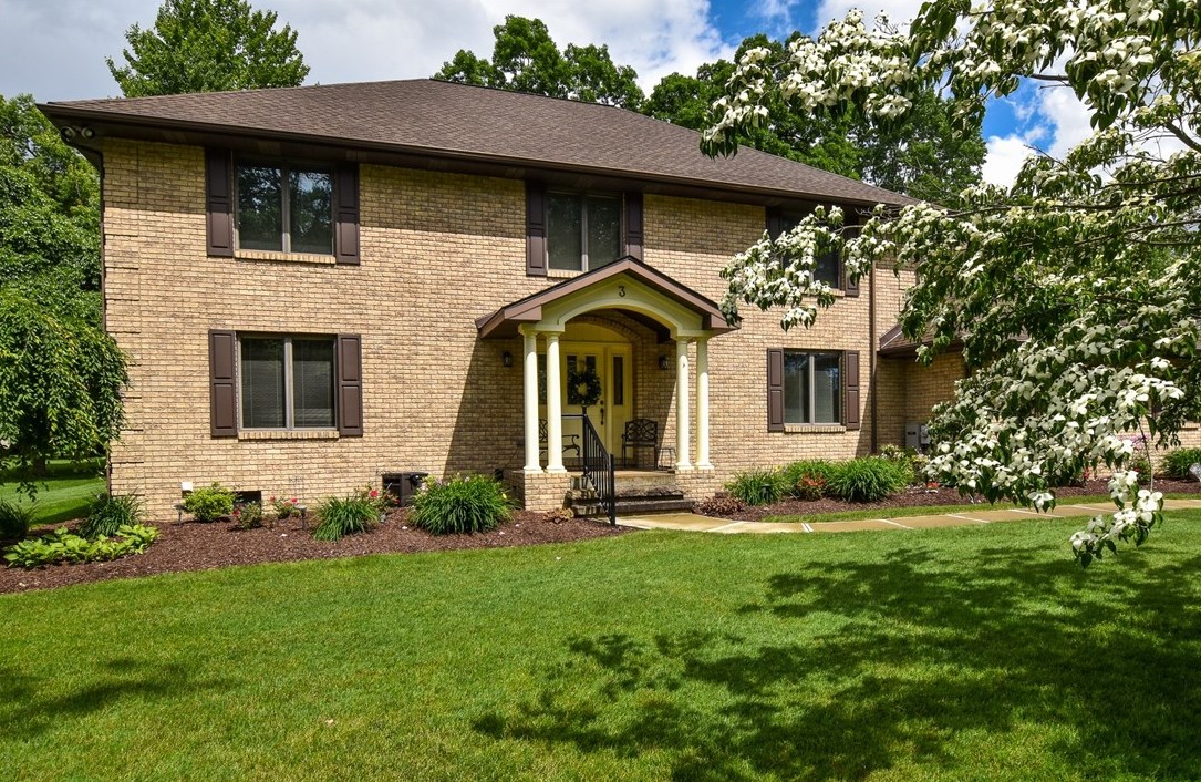 3 Oakhurst Dr, Butler, PA 16002-3870