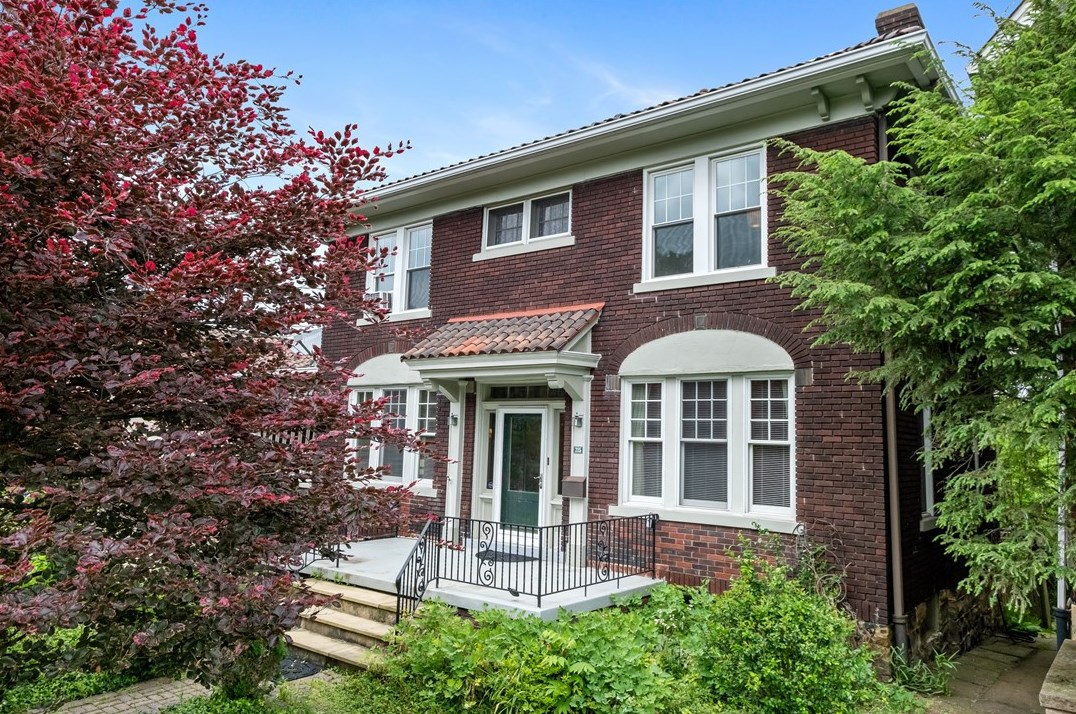 215 Gladstone Rd, Pittsburgh, PA 15217-1111