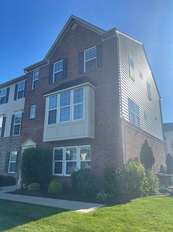 2701 Pointe View Dr, Seven Fields, PA 16046-8934