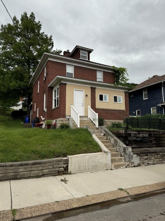 221 Ramsey Ave, Bridgeville, PA 15017-1968