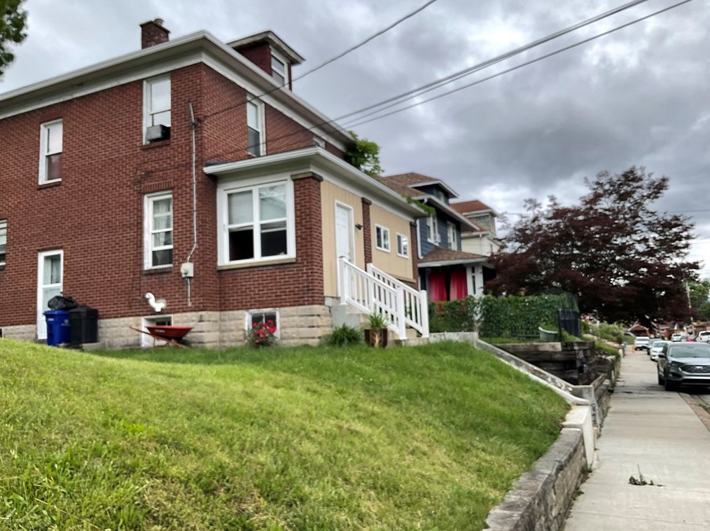 221 Ramsey Ave, Bridgeville PA 15017-1960 exterior