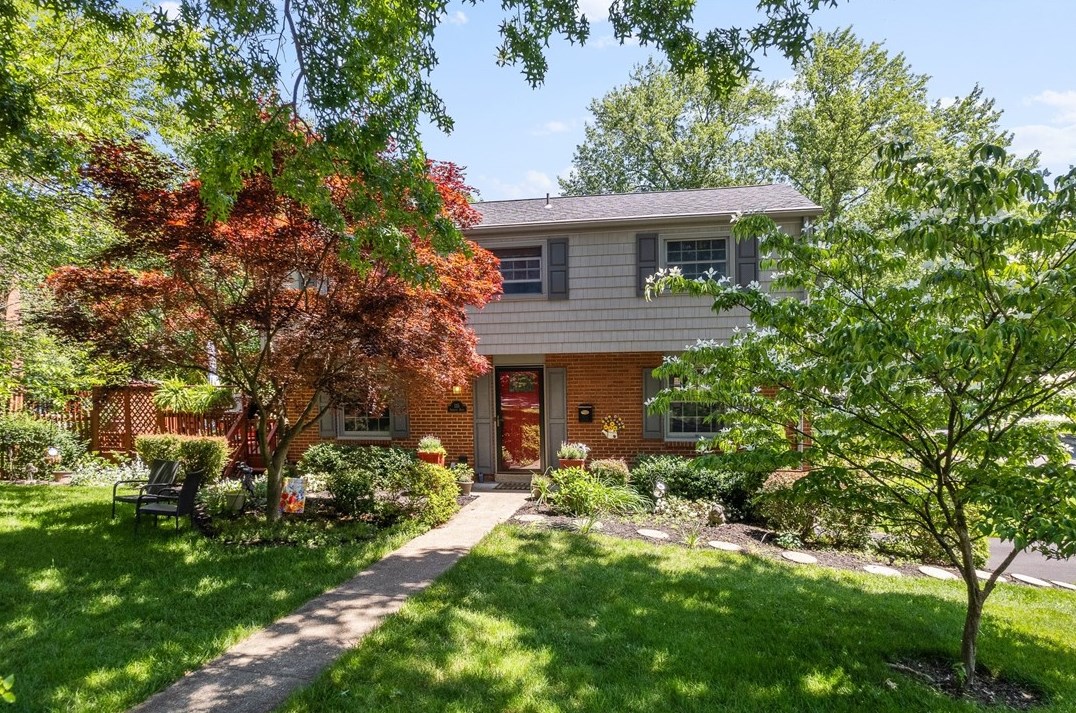 135 Abington Dr, Pittsburgh, PA 15216-1701