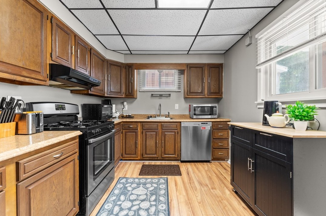 409 Lorenz Ave, Pittsburgh PA 15220-5734 exterior