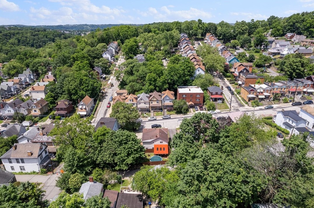 409 Lorenz Ave, Pittsburgh PA 15220-5734 exterior