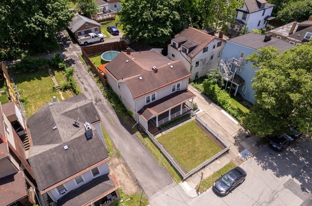 409 Lorenz Ave, Pittsburgh PA 15220-5734 exterior