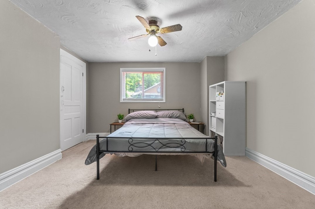 409 Lorenz Ave, Pittsburgh PA 15220-5734 exterior