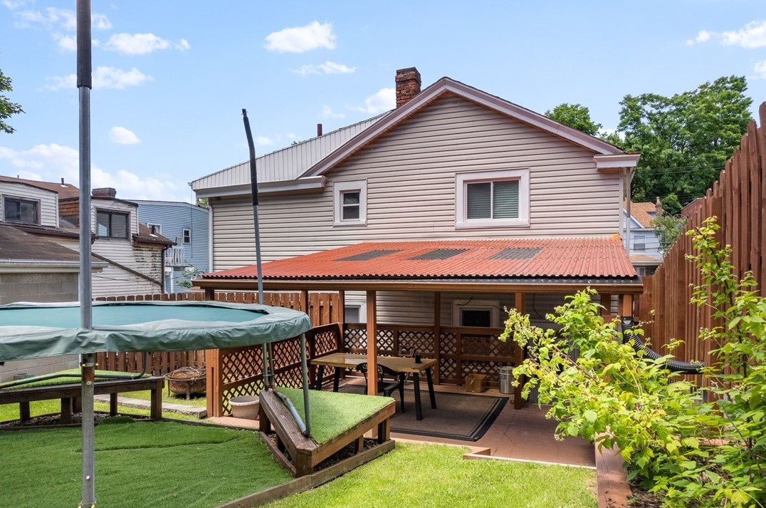 409 Lorenz Ave, Pittsburgh PA 15220-5734 exterior