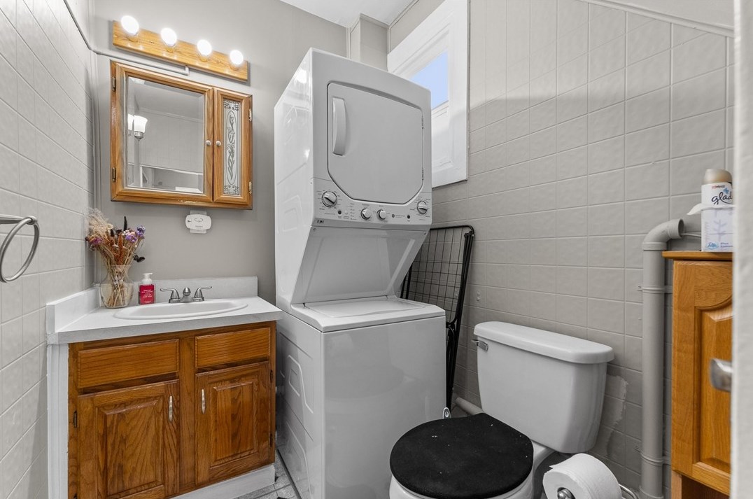 409 Lorenz Ave, Pittsburgh PA 15220-5734 exterior