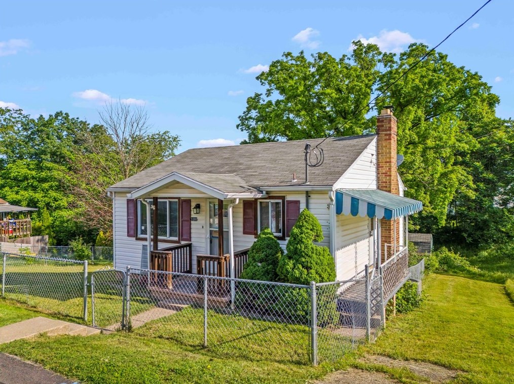 1280 Wilna St, Washington, PA 15301-1864