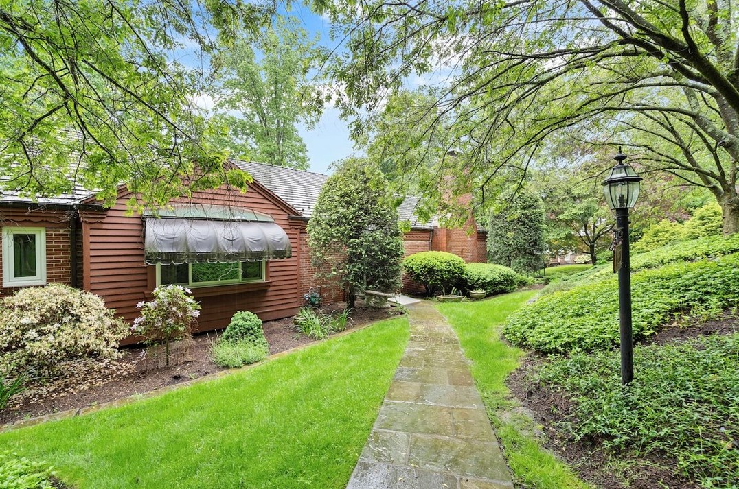 1620 Williamsburg Rd, Pittsburgh, PA 15243-1048