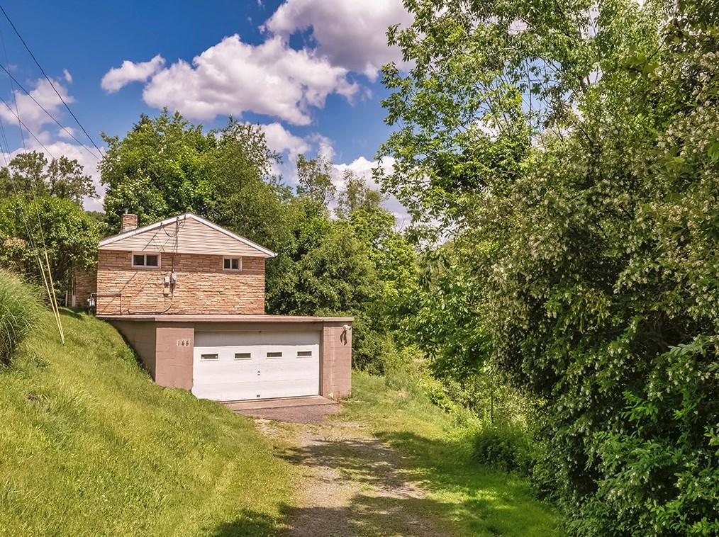 145 Old Route 8, Valencia, PA 16059