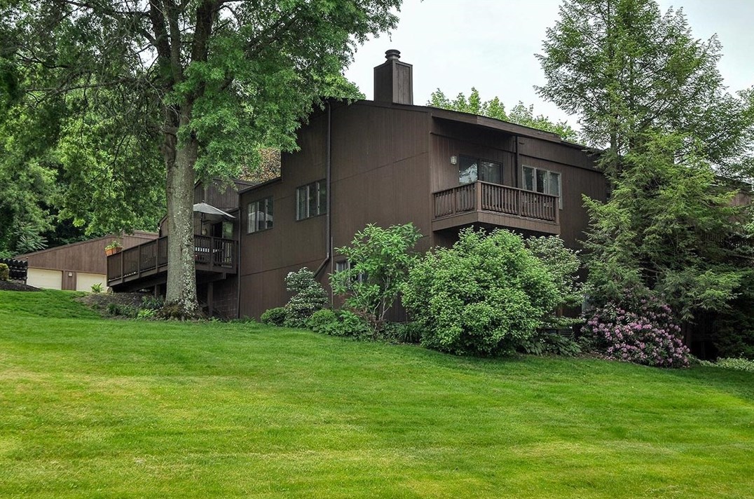 210 Lakeview Ct, Washington, PA 15301-8952