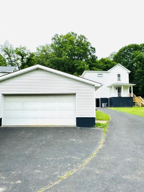 2216 2nd St, South Connellsville PA  15425-5313 exterior