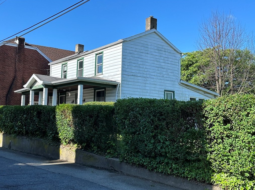 702 Cypress Aly, Glassport, PA 15045-1565
