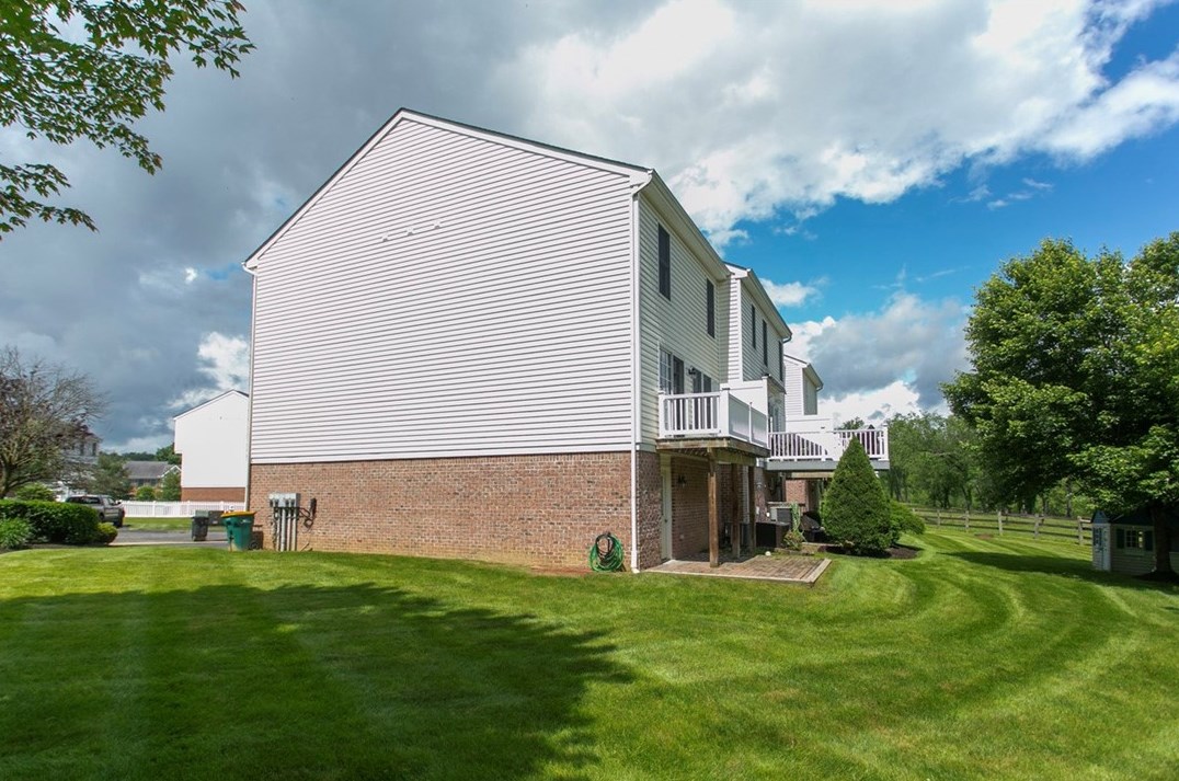 280 Overlook Ct, Moon Twp PA  15108-8980 exterior