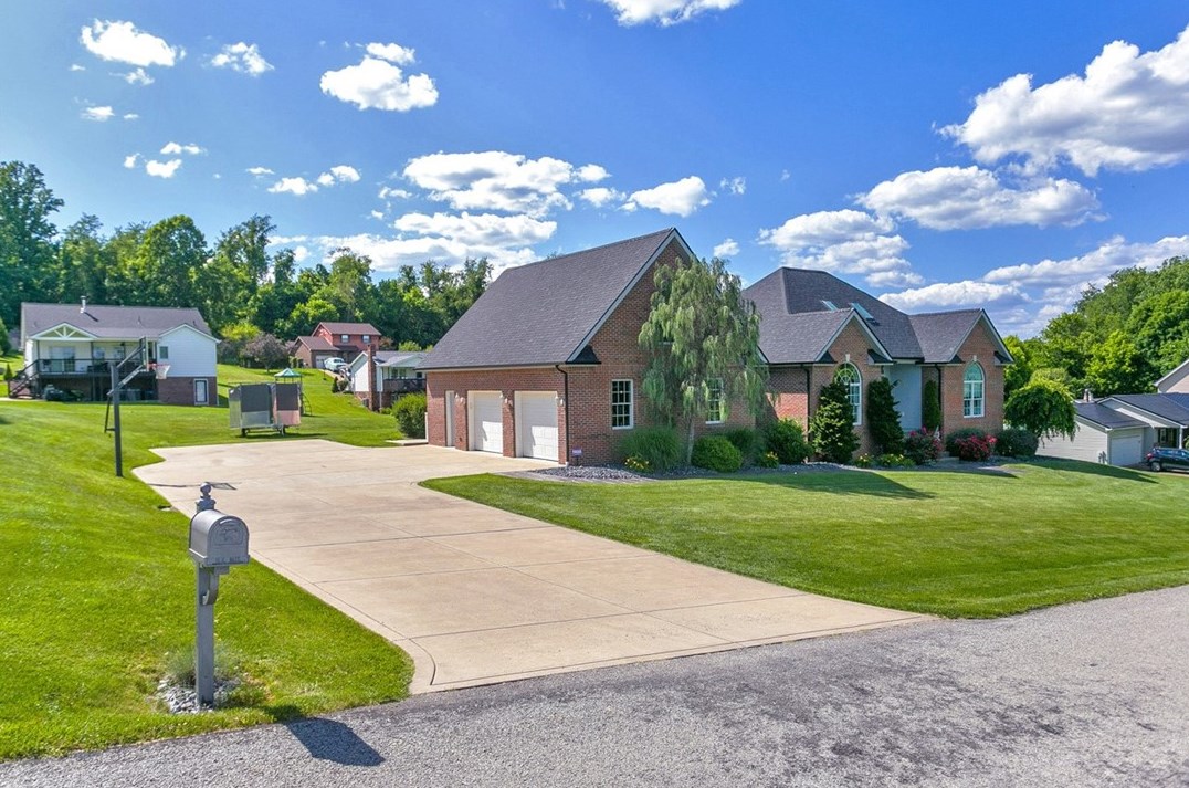 126 Harding Dr, Fayette City, PA 15438-1249
