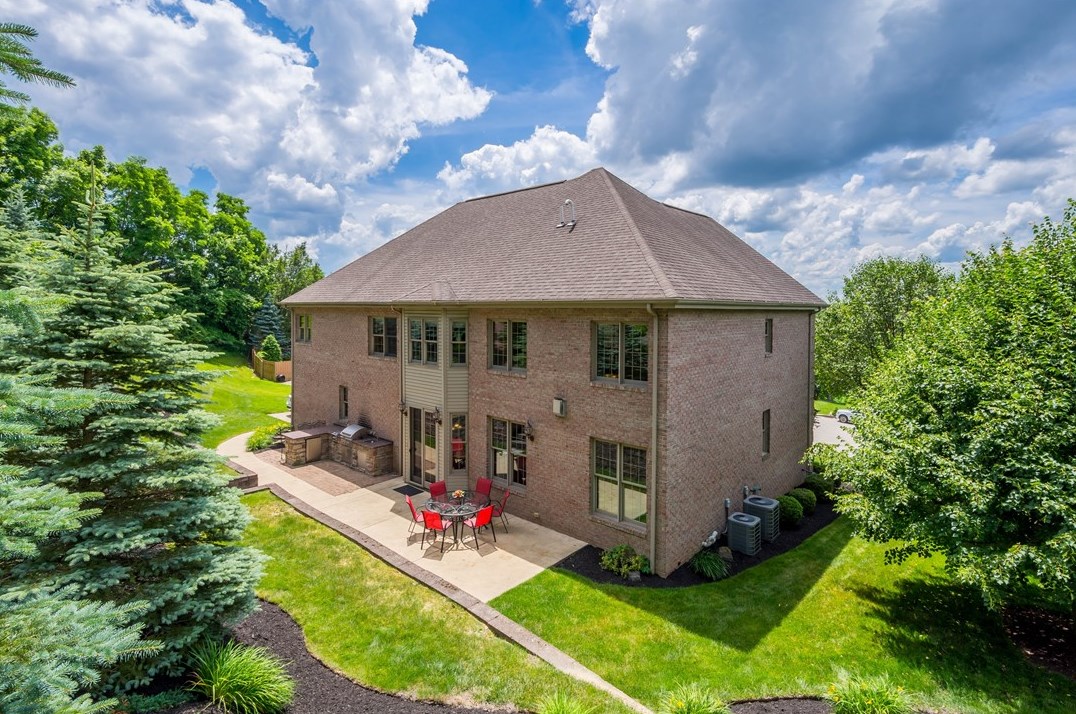 17 Kingswood Ct, Washington PA 15301-9600 exterior