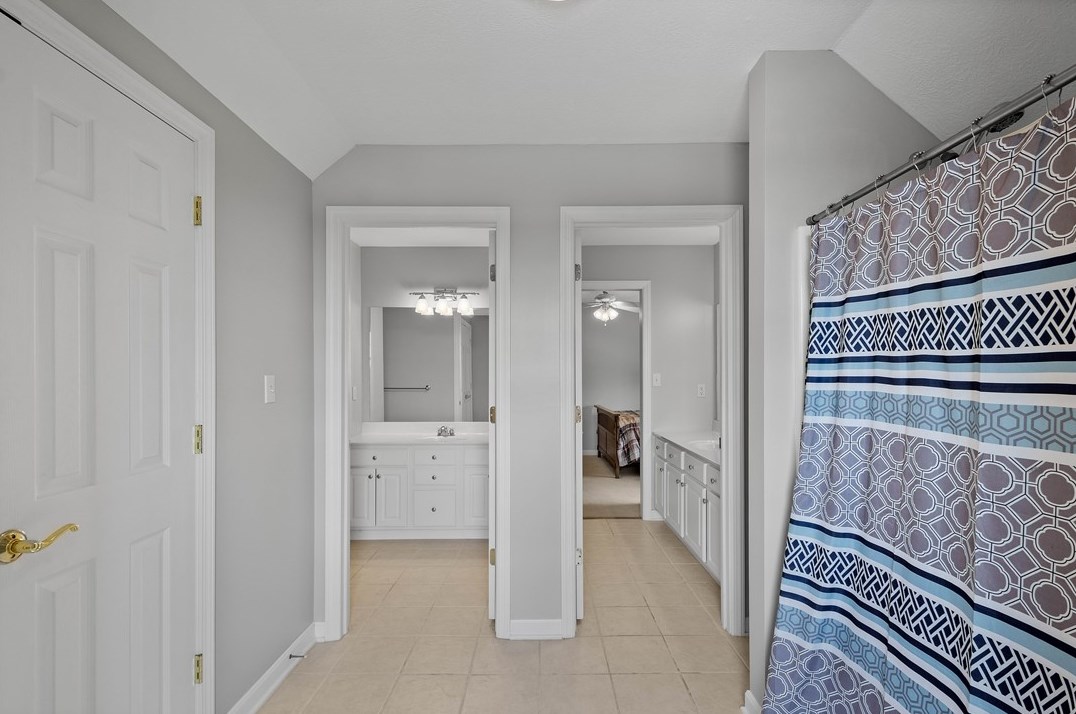 17 Kingswood Ct, Washington PA 15301-9600 exterior