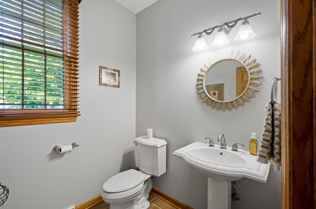 17 Kingswood Ct, Washington PA 15301-9600 exterior