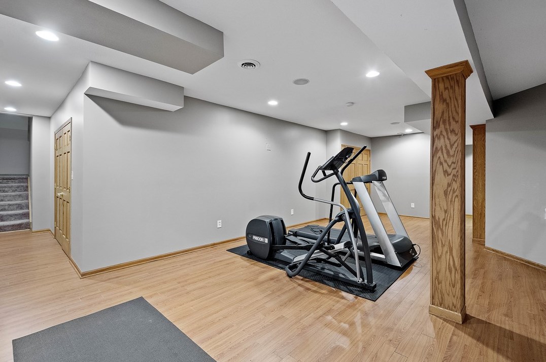 17 Kingswood Ct, Washington PA 15301-9600 exterior