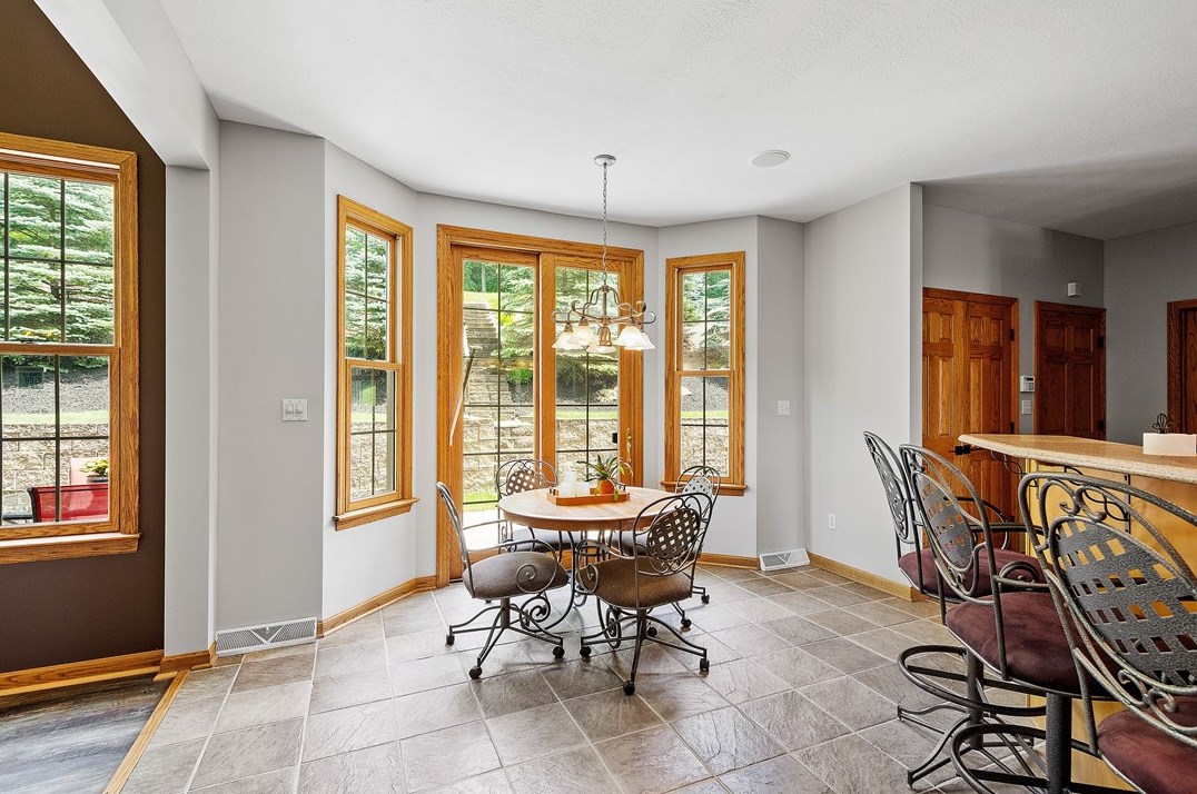 17 Kingswood Ct, Washington PA 15301-9600 exterior