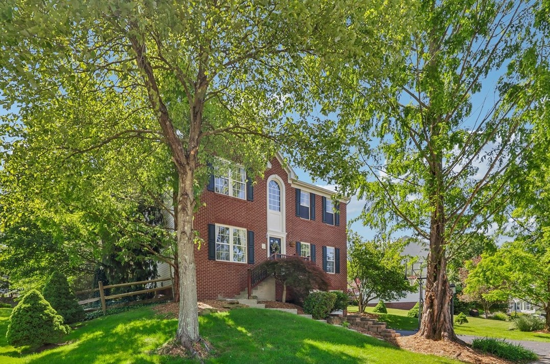 906 White Water Dr, Seven Fields, PA 16046-4222