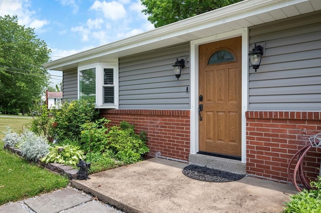 1667 Charlton Heights Rd, Moon Twp, PA 15108-3068