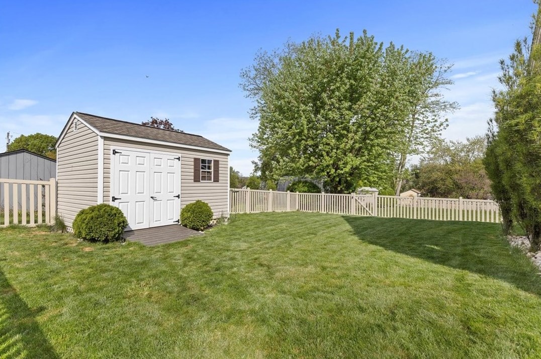 156 Edward St, New Kensington PA  15068-3016 exterior