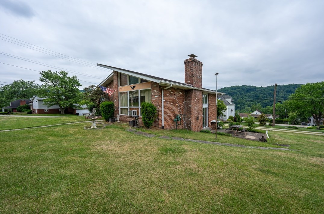 4320 Westinghouse Ave, Trafford, PA 15085