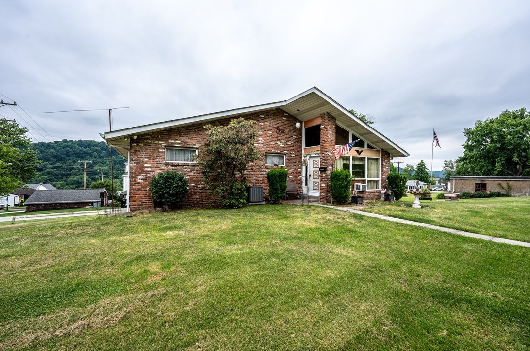 4320 Westinghouse Ave, Trafford, PA 15085