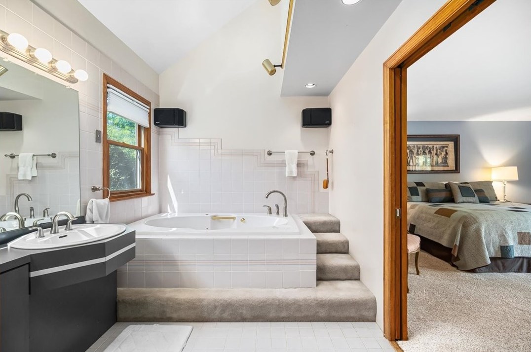 2350 Morrow Rd, Pittsburgh PA 15241-3318 exterior