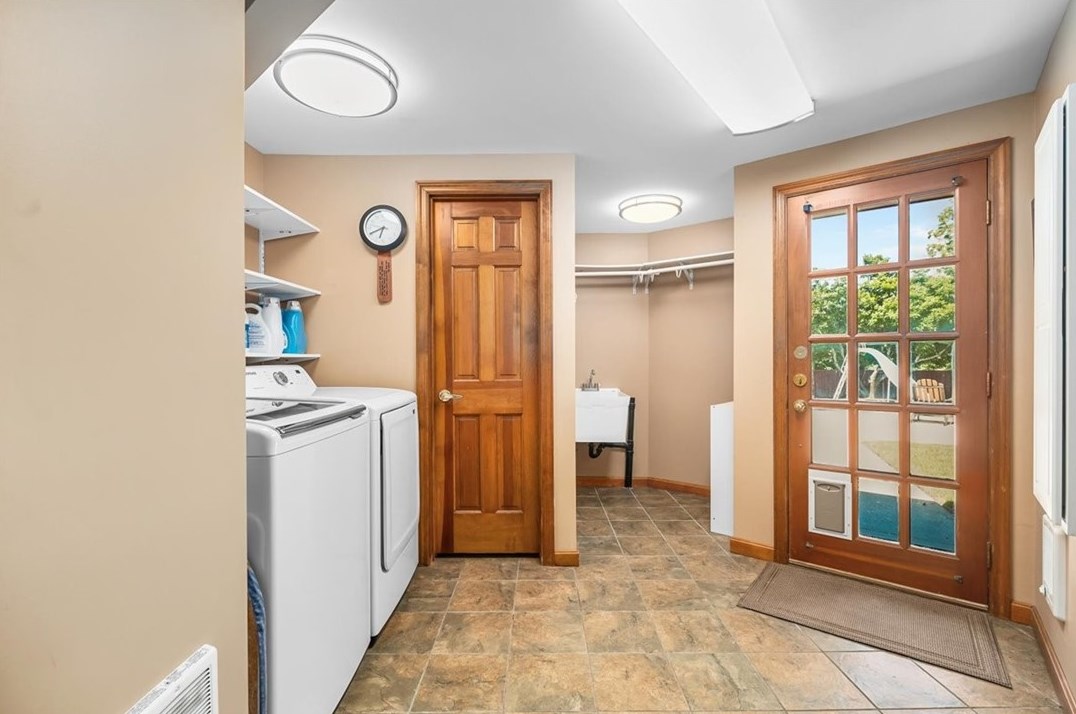 2350 Morrow Rd, Pittsburgh PA 15241-3318 exterior