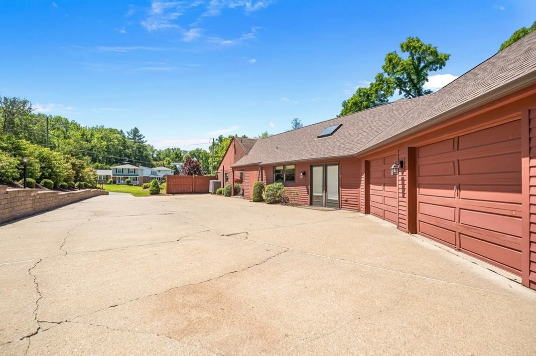 2350 Morrow Rd, Pittsburgh PA 15241-3318 exterior