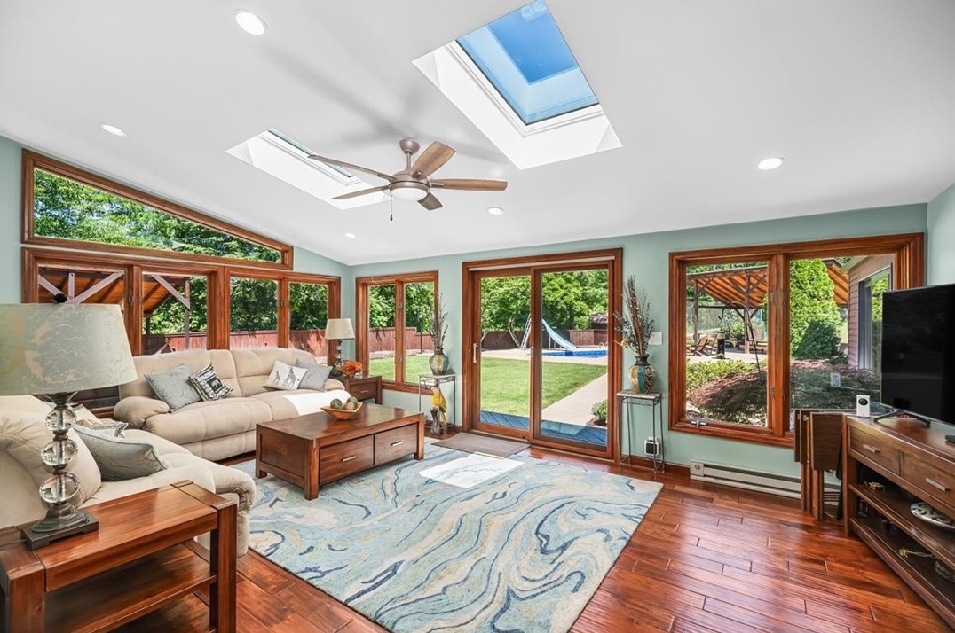 2350 Morrow Rd, Pittsburgh PA 15241-3318 exterior