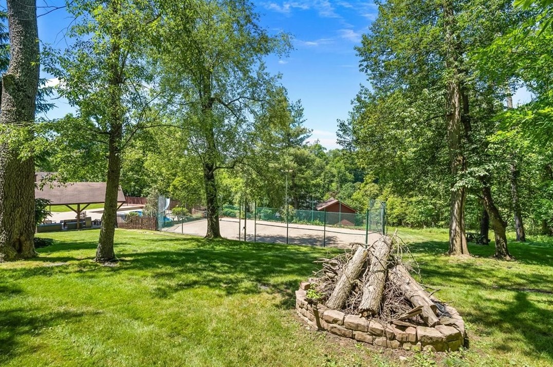 2350 Morrow Rd, Pittsburgh PA 15241-3318 exterior