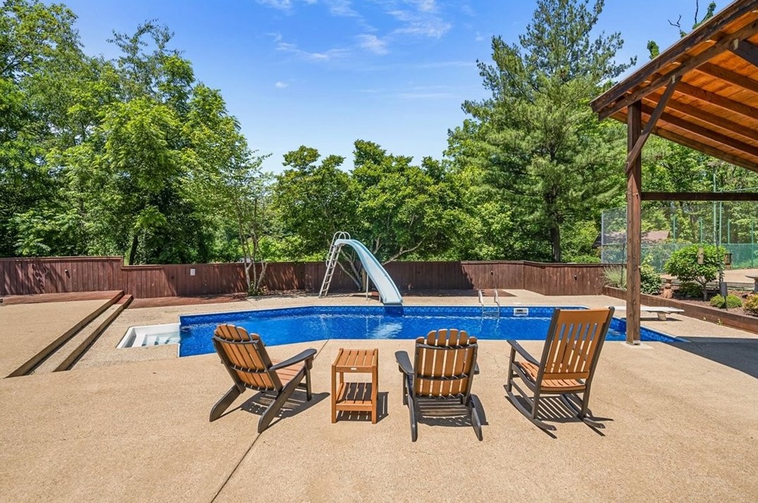 2350 Morrow Rd, Pittsburgh PA 15241-3318 exterior