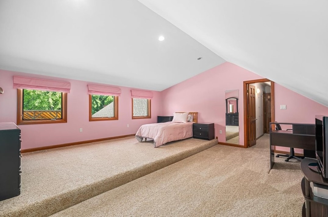 2350 Morrow Rd, Pittsburgh PA 15241-3318 exterior