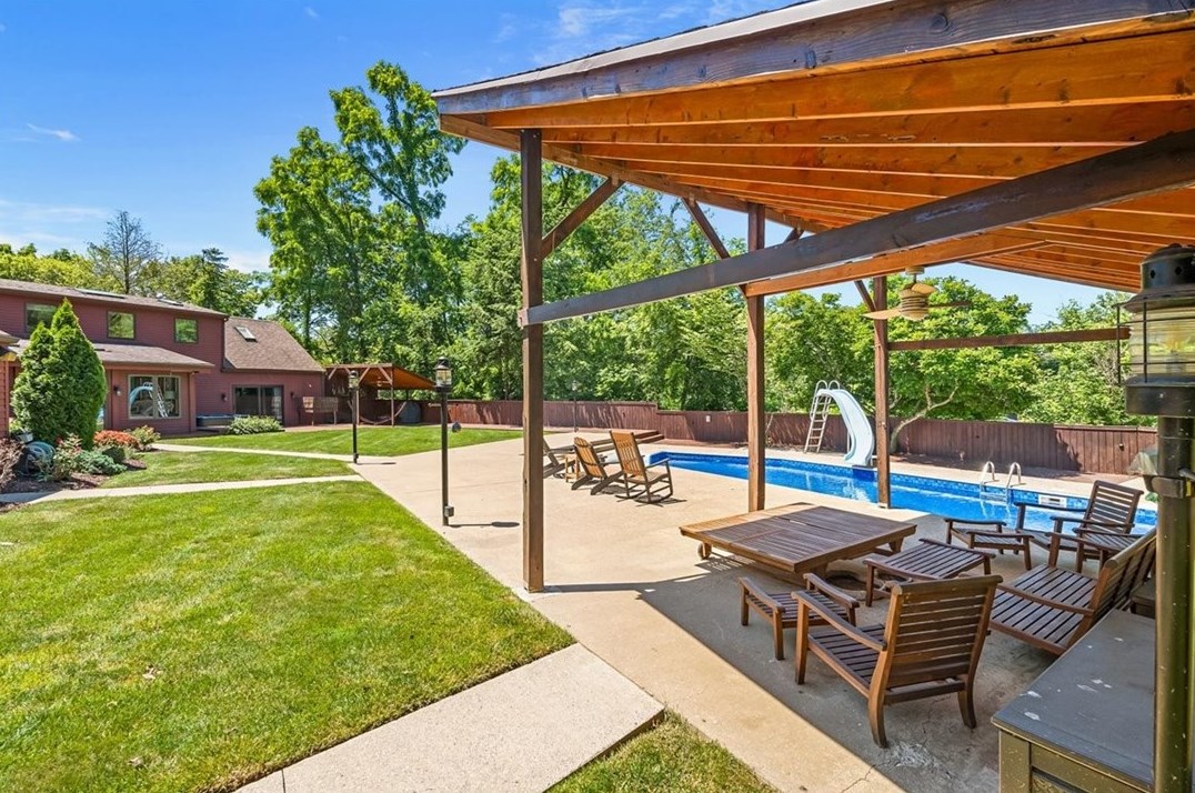 2350 Morrow Rd, Pittsburgh PA 15241-3318 exterior